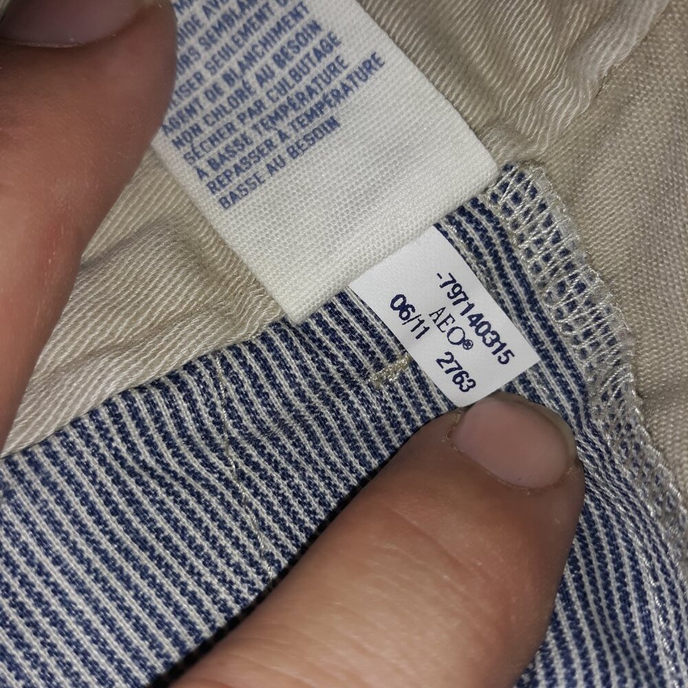 American Eagle Outfitters Item (( 329 )) - Picture 5 of 6